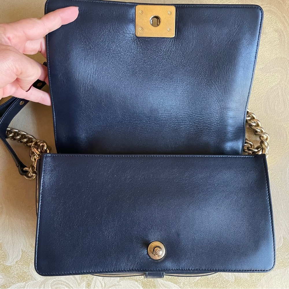 CHANEL Navy Woven Crossbody Bag with Gold Chain - Picture 11 of 15